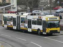 NAW / Hess Trolleybus Nr.117 mit Teilwerbung unterwegs zu der Haltestelle vor dem Bahnhof in Schaffhausen am 01.01.2008
