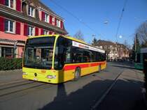Mercedes Citaro mit der Betriebsnummer 70 auf der Linie 61 fhrt zur Haltestelle Neuweilersatrasse. Die Aufnahme stmmt vom 14.01.2012.