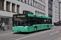 MAN Bus mit der Betriebsnummer 828 fhrt zur Haltestelle Schifflnfe auf der Linie 33. Die Aufnahme stammt vom 17.08.2011.