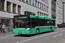 MAN Bus mit der Betriebsnummer 828 f�hrt zur Haltestelle Schiffl�nfe auf der Linie 33. Die Aufnahme stammt vom 17.08.2011.