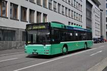 MAN Bus mit der Betriebsnummer 823 fhrt zur Haltestelle Schifflnfe auf der Linie 33. Die Aufnahme stammt vom 17.08.2011.