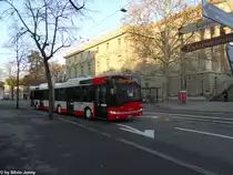 Stadtbus Winterthur Nr. 349 (Solaris Urbino 18) am 4.1.2012 beim Stadthaus. Im Dezember 2011 ben�tigte Stadtbus Winterthur 5 Gelenkbusse, mit 3 wurden 3 Standardbusse mit nur 2 T�ren ersetzt, nachdem man f�r diese keine Verwendung mehr hatte, und mit den �brigen 2 bot man Beiwagen auf den Linie 5 und 7 an. F�r diese Beiwagen k�nnen aber auch x-beliebige Busse verwendet werdne, so dass hier der neue Wagen 349 auf der Linie 3 zu sehen ist.