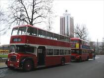Mit diesen beiden historischen Doppelstockbussen kann man in Leipzig Stadtrundfahrten machen; 26.01.2008
