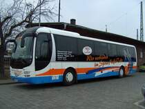 Wagen 265 vom Betriebshof Forst(Lausitz)mit Eigenwerbung  Spree-Neisse-Takt  am 13.02.2008 am Bahnhof Guben