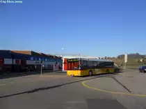 Postauto/Regie Endingen AG 428 654 (MAN A20) am 16.1.2012 in Niederweningen. Als die Bahn im Wehntal gebaut wurde, plante man die Linie bis nach D�ttingen weiter zu bauen, der Bau war sogar im Eisenbahnvekehrsgesetz vorgescherieben. Mangels Finanzierungsm�glichkeiten wurde dieser aber immer weiter zur�ck geschoben, und als �bergang ein Postautobetrieb eingef�hrt. In den 60er-Jahren wurde dieser Pasus aber gekippt, dem Todesstoss f�r die Weiterf�hrung der Wehntaler-Linien. Seither besorgen Postautos den Betrieb zwischen Niederwenigen und D�ttingen.