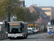 ein MAN Lionsbus der HVV Wagen Nr. 1025 auf der Linie 338 in Lauenburg am 27.19.2011