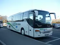 Ein Setra S 415 GT, der Fa, Walk,am Flughafen Stuttgart, holt Reiseg�ste ab.