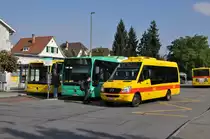 Reger Busverkehr an der Station in Bottmingen. Mercedes Sprinter mit der Betriebsnummer 22, Mercedes Citaro mit der Betriebsnummer 706 und der Mercedes Citaro mit der Betriebsnummer 60 geben sich ein stell dich ein. Die Aufnahme stammt vom 15.09.2011.