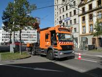 Turmwagen  MOBY DICK  der BVB im Einsatz am Aeschenplatz. Die Aufnahme stammt vom 04.10.2011.