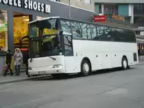 Van Hool inconnu immatricul� au Portugal, photographi� � Interlaken (SUisse) le 23.01.2012
- L'avant de ce v�hicule a �t� refait dans le style Dr�gm�ller ! 