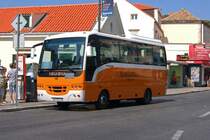 ISUZU Bus mit der Betriebsnummer 133 bei der Altstadt von Dubrovnik. Die Aufnahme stammt vom 16.07.2011.