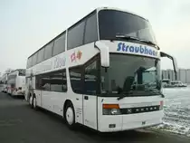 Setra 328 DT de l'entreprise Straubhaar Thoune photographi� le 02.02.2012 � proximit� de l'entreprise Helvecie � Payerne