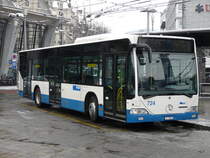 VBL Luzern - Mercedes Citaro Nr.724  LU 15645 bei den Haltestellen vor dem Bahnhof Luzern am 01.02.2012