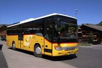 Setra Bus der Post BE 107055 am Bahnhof in Gstaad. Die Aufnahme stammt vom 29.07.2009.