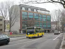 Bus B-EX 5370 vom Unternehmen BEX Berlin als Ersatzverkehr f�r die S-Bahnlinien S5, 7 und 75 zwischen Lichtenberg und N�ldnerplatz / Rummelsburg. N�ldnerstra�e, 18.2.2012