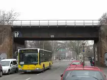 B-EX 8033 als S-Bahn-Ersatzverkehr zwischen Lichtenberg und N�ldnerplatz, hier in der N�ldnerstra�e am 18.2.2012