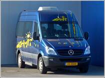 (VS 3004) Dieser Minibus stand am 01.03.2012 ebenfalls auf dem Firmengelnde der Firma Schmit.
Das Foto wurde durch den Zaun gemacht. 