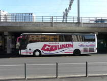 VanHool T9 Reisebus beim Bahnhof Genf am 18.02.2012