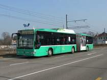 Wenn ein Fussballspiel des FC Basel im St. Jakob Park stattfindet, wird die Linie 36 umgeleitet. Hier fhrt der Mercedes Citaro mit der Betriebsnummer 718 via Mnchensteinerstrasse Richtung Aeschenplatz. Die Aufnahme stammt vom 04.03.2012.

