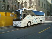 King Long de la maison Holliday Bus (Italie) photographi� le 15.03.2012 devant le Palais F�d�ral � Berne