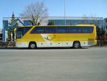 Mercedes Benz Tourismo de la maison Kleibenzettl'l aux couleurs de La Poste photographi� le 15.03.2012 � Chi�tres devant le garage Interbus