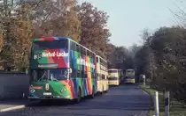 Berlin BVG: Die Buslinien 35, 80 und 54 E (Doppelstockbusse) Hempelsteig am U-Bf Ruhleben am 4. November 1973.