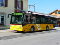 Postauto - VanHool New A 309  BE 669367 bei der Bushaltestelle beim Bahnhof Kerzers am 28.03.2012
