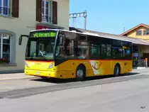 Postauto - VanHool New A 309  BE 669367 bei der Bushaltestelle beim Bahnhof Kerzers am 28.03.2012