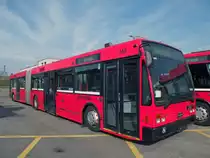 Van Hool Buse der Serie 241 - 249 von Bernmobil sind alle bei der BVB eingetroffen, wo sie w�hrend den grossen Baustellen in Pratteln und Riehen als Tramersatzbusse eingesetzt werden. Hier wartet der Bus 248 auf seine Umnummerierung. Die Aufnahme stammt vom 29.03.2012. 