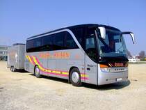 SETRA S411HD (TopClass) von Rieder-Reisen ist anlsslich einer Veranstaltung am Rieder Messegelnde eingetroffen; 120325