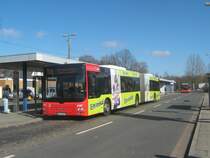 Am Rolandcenter in Huchting steht der Wagen 4587, ein MAN Lio&acute;s City GL auf der Linie 58. Der wagen f�hrt vollwerbung f�r Em Eukal. 
Aufgenommen am 19.03.11