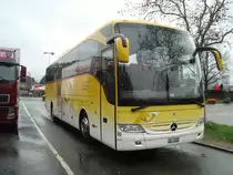 Mercedes Benz Tourismo de la maison W. Tchannen AG  Zofingen aux couleurs de La Poste photographi le 04.04.2012 sur l'aire de repos du Grauholz prs de Berne