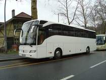 Mercedes Benz Tourisme inconnu immatricul� en Hongrie et transportant des touristes chinois (Hong Kong) photographi� le 06.04.2012 � proximit� de la B�rengraben � Berne