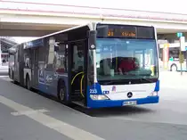 MB Citaro Nr.233 der RSAG Rostock an der Haltestelle HP L�tten Klein auf der Linie 31, 13.04.2012