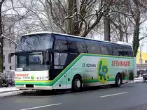 NEUOPLAN-Spaceliner von Leidinger-Busreisen ist im Auftrag f�r Postbus unterwegs; 120216