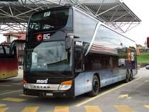 Setra 431 DT de la maison Marti photographi� le 21.04.2012 au terminal de l'entreprise � Kallnach. Ce car est le transporteur officiel du SC Bern, club de hockey sur glace vice-champion de Suisse 2011-2012 !