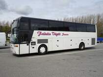 Van Hool EOS de la maison Fridolin V�gtli � Seewen photographi� le 21.04.2012 sur l'aire de repos d'Estavayer-le-Lac. 