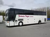 Van Hool EOS de la maison Fridolin V�gtli � Seewen photographi� le 21.04.2012 sur l'aire de repos d'Estavayer-le-Lac. 