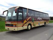 Setra 315 HD ex-Marti Kallnach de la maison Aufranc � Orvin photographi� le 21.04.2012 � Avenches devant le garage de Helvecie/Intertours, en r�paration (probl�mes de moteur)