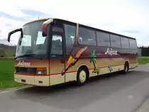 Setra 315 HD ex-Marti Kallnach de la maison Aufranc � Orvin photographi� le 21.04.2012 � Avenches devant le garage de Helvecie/Intertours, en r�paration (probl�mes de moteur)