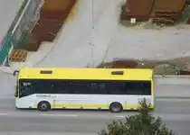 Dieser Renault Ares fuhr am 4.4.2012 auf dem Weg von Radfeld Hausstatt nach Alpbach Inneralpbach auch die Haltestelle Brixlegg Abzw. Bahnhof an, wo ich ihn bildlich festhalten konnte.