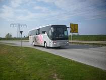 Setra 415 GT-HD von Becker-Touristik aus Deutschland in Sassnitz am F�hrhafen am 08.05.2012