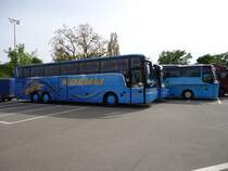 Van Hool T9 de la maison K�chli Reisen, un Noeplan de la m�me maison et un Bova Magiq de la maison Eurobus adapt�s pour le transport de personnes en chaise roulante photographi� � Pratteln le 17.05.2012