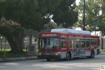 NABI 40-LFW  Metro Rapid , aufgenommen am 29. September 2011 in Pasadena, Kalifornien.