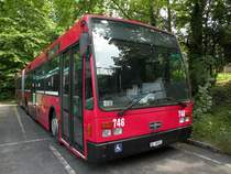 Der einzige Van Hool Bus, der bis jetzt noch nicht im Einsatz war, ist der Bus 746 (ex Bernmobil 247). Hier steht der Bus auf einem Parkplatz in der Nhe vom Zeughaus Basel. Die Aufnahme stammt vom 31.05.2012.