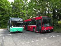 Der einzige Van Hool Bus, der bis jetzt noch nicht im Einsatz war, ist der Bus 746 (ex Bernmobil 247). Hier steht der Bus zusammen mit einem MAN Bus 824 auf einem Parkplatz in der Nhe vom Zeughaus Basel. Die Aufnahme stammt vom 31.05.2012.