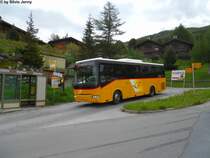Postauto/PU Autotour VS 28176 (Irisbus Crossway 10.8) am 31.5.2012 in Brchen, Station. Dieser Crossway war der erste seiner Art bei Postauto. Heute ist der Designmssig eher misslungene Wagen in praktisch allen Gebirgsregionen vertreten, da es im Beschaffungskatalog von Postauto kaum Alternativen gibt.