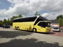 Ein bei Polster&Pohl eingesetzter Neoplan Starliner auf dem Lidlparkplatz neben dem Chemnitzer Straenbahnmuseum 02.06.2012