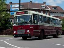 Die DAF 603 von Brabantse Buurtspoorwegen en Autodiensten BV ist unterwegs in Dordrecht am 02 jun 2012.