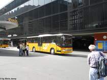 Postauto/PU Autotour VS 81111 (Setra S412UL) am 31.5.2012 beim Bhf. Visp.